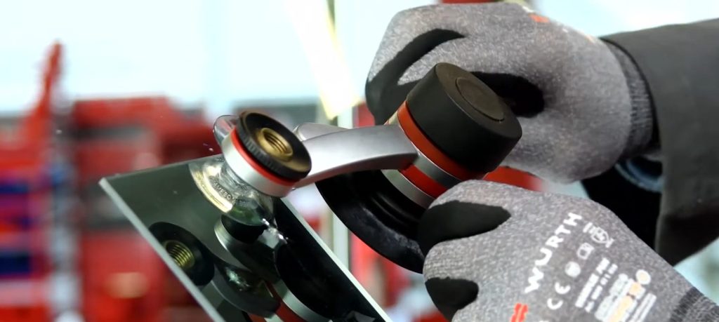 Glass Repair 2.0 Steinschlagreparaturgerät - Werkzeughalter auf der Windschutzscheibe anbringen
