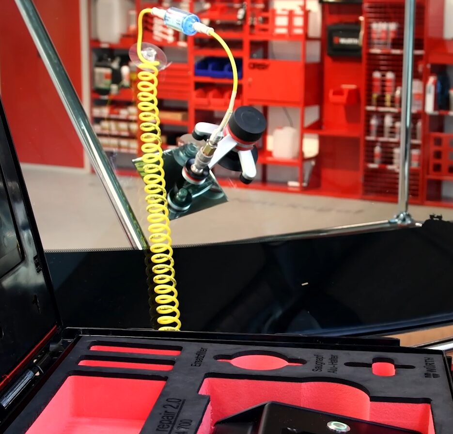 Metallzylinder mittels Spiralschlauch mit dem Glass Repair 2.0 System verbinden