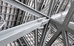 Bei der Verwendung von Verbindungselementen im Stahlbau sind Kenntnisse der relevanten Normen ein Muss.
