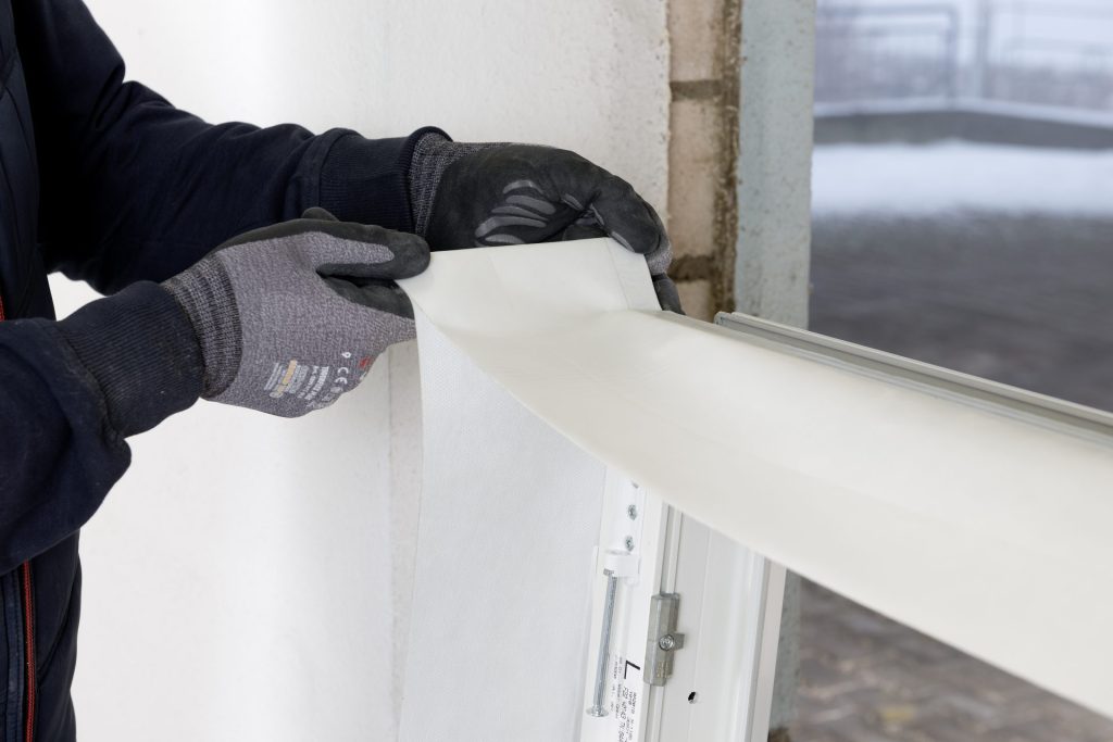 Innere Abdichtung, Fensterdichtband, Fenster einbauen, Schreiner, P4W, Kampagne, 2021, Passion for Work, , Fenster, Division Holz, Holz, Fensterbau, Fensterinstallation, Montage, Anwendung