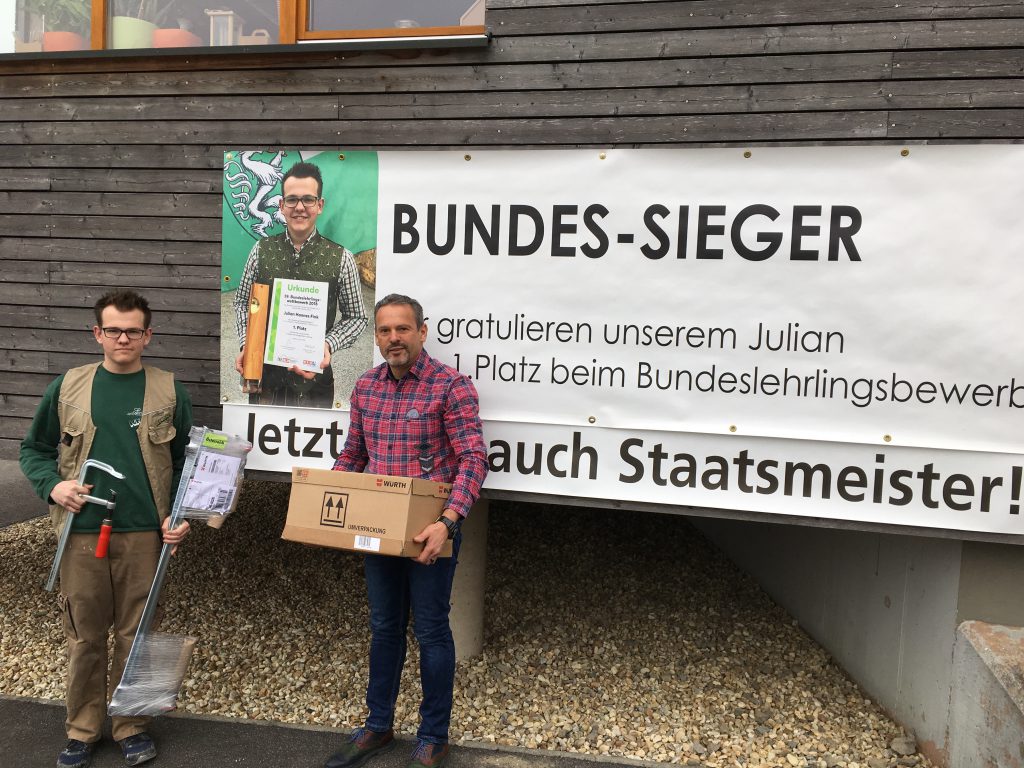 Als Bautischler hat Julian Fink von der Wohlfühltischlerei Knaus in Feldbach in der Steiermark bereits den 1. Platz beim Bundeslehrlingswettbewerb gemacht und dann auch noch den Staatsmeistertitel geholt! Und nun möchte er es noch einmal ganz genau wissen: im August tritt Julian in Kazan um den Weltmeistertitel an!