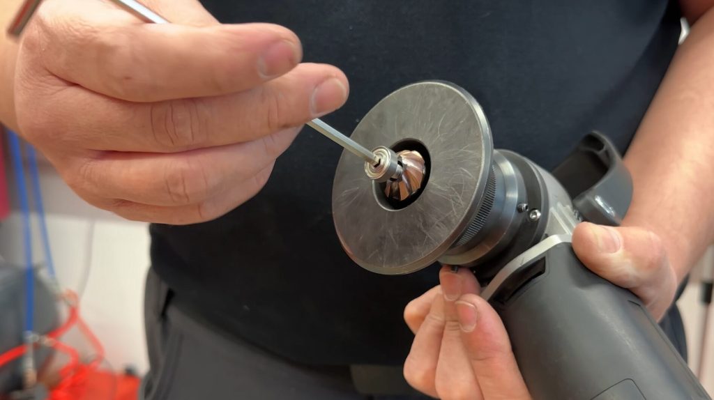 Werkzeugwechsel: Bevel Mite® mit VHM-Fräser für Stahl